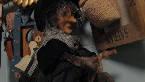 Marionette die La Befana darstellt