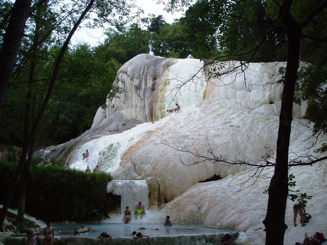 Badegäste in Bagni San Filippo