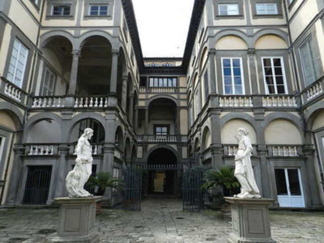 Palazzo Pfanner, Fassade
