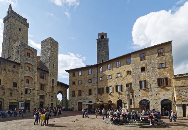 Piazza Duomo und der Torre Grossa