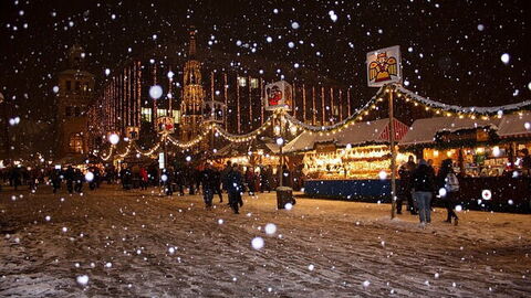 Schnee am Weihnachtsmarkt