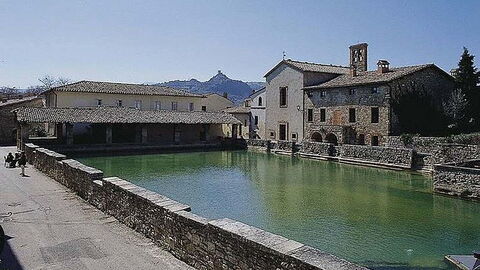 Bagno Vignoni, Hauptplatz