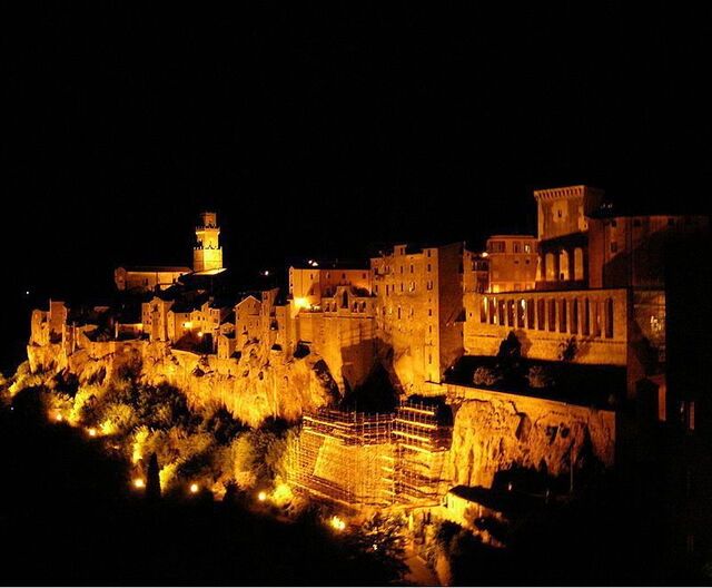 Pitigliano bei Nacht
