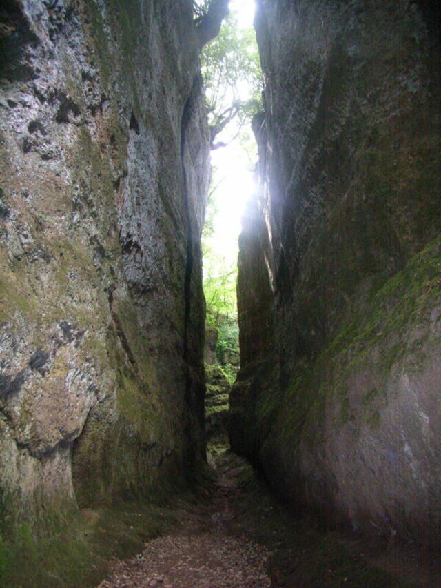 Etruskische in Stein gehauene Straßen