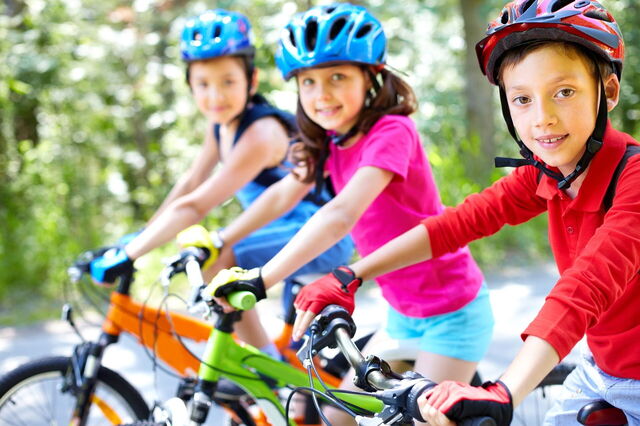 Kinder beim Radfahren
