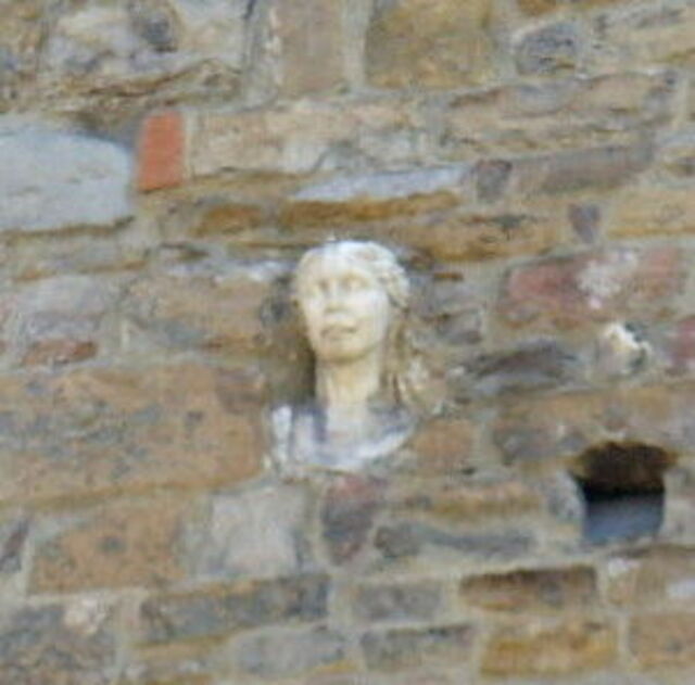 Kopf aus Stein
