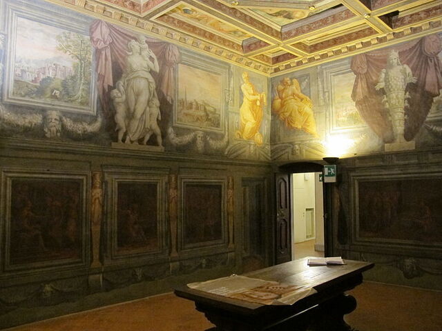 Salon, Vasaris House