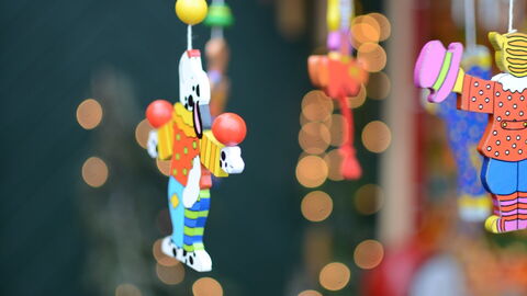Weihnachtslichter und Dekorationen