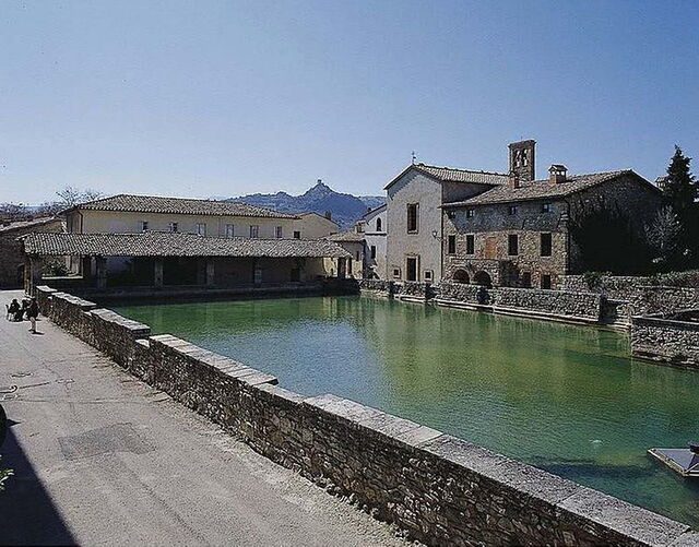 Bagno Vignoni, Hauptplatz