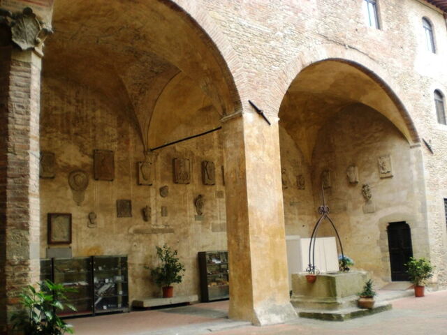 Arkade in Scarperia