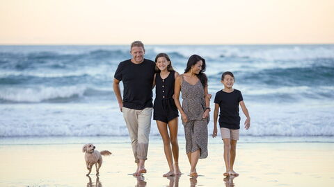 Eine Familie am Strand