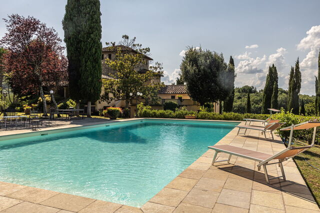 Castello Uliveta, Pool