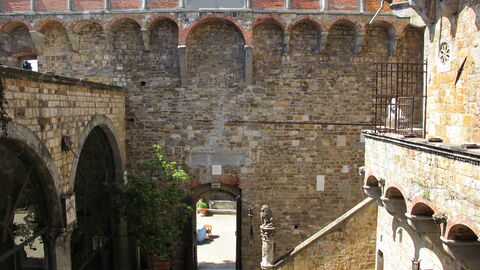 Innenhof, Vincigliata Burg