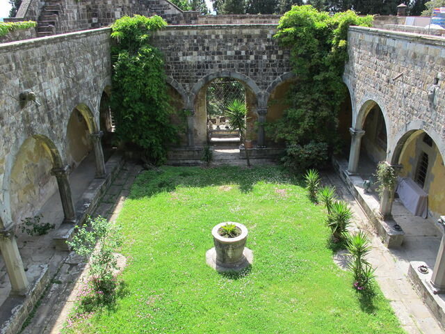 Ummauerter Garten, Vincigliata Burg