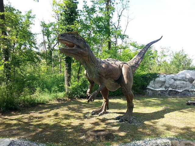 Bewundern Sie lebensgroße Dinosaurier Modelle im Parco Preistorico
