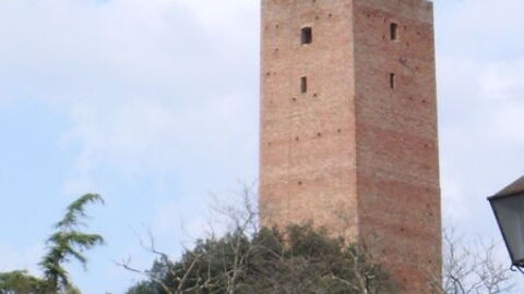 Burgturm in der Stadt San Miniato