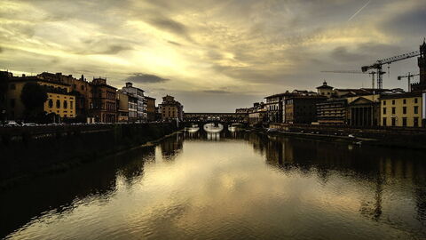 Blick über den Arno in Florenz
