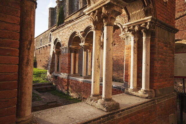 Detail der Säulen von San Galgano
