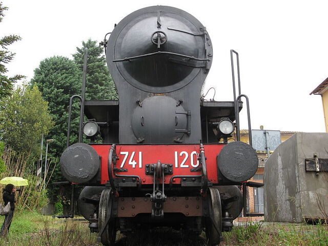 Eine Dampflokomotive treibt die Naturbahn an