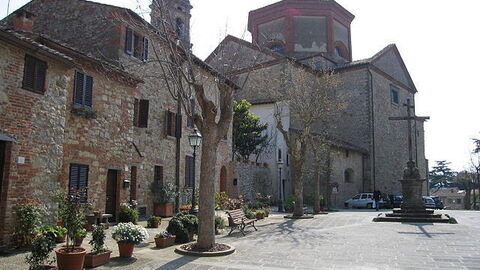 Lucignano Stadtplatz