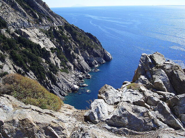 Felsenküste der Insel Elba
