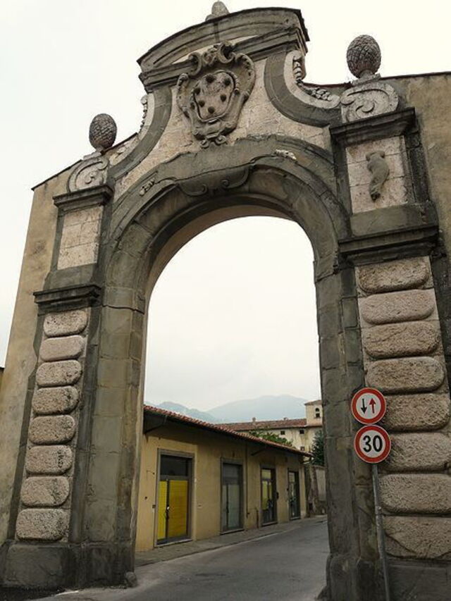 Antikes Tor in Pescia Fiorentina