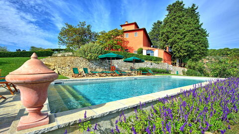 Villa Cona, Außenbereich