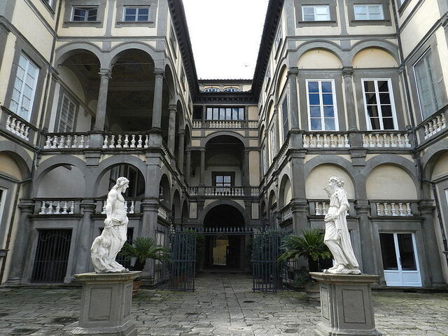 Palazzo Pfanner, Fassade