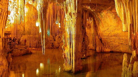 Eine unteriridische Höhle