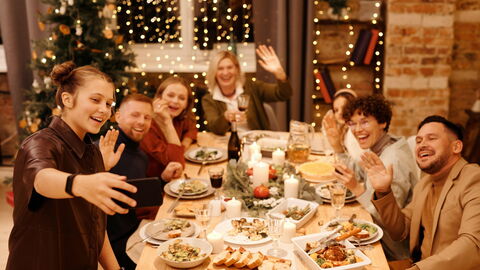 Familie und Freunde an Weihnachten