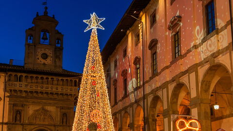 Piazza Grande in Arezzo zur Weihnachtszeit