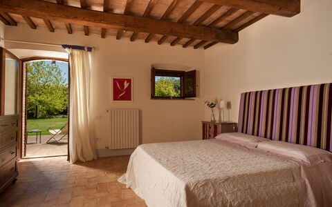 Casale Porano: Schlafzimmer, Zimmer, Eigentum, Möbel, Decke, Gebäude, Bett, Interior Design, Bettdecke, Haus