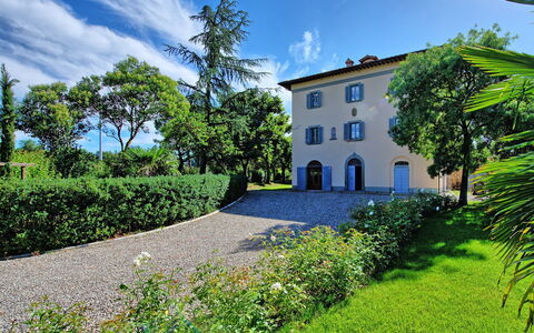 Villa Marietta: Eigentum, Blau, Grün, Haus, Zuhause, Vegetation, Grundeigentum, Himmel, Natürliche Landschaft, Estate