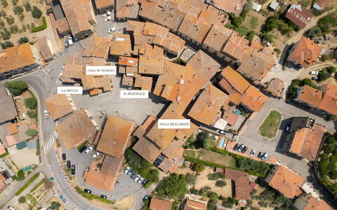 Villa Fracassini: Gebäude, Wohngebiet, \Stadt, Nachbarschaft, Haus, Strasse, Urban Design, Dach, Zuhause, Menschliche Siedlung