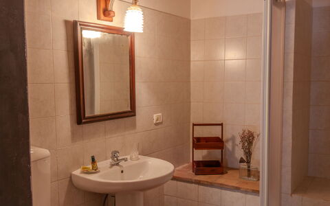 La Miccia: Bad Sink, Wand, Armatur, Sinken, Badezimmer, Interior Design, Flooring, Spiegel, Holz, Fussboden