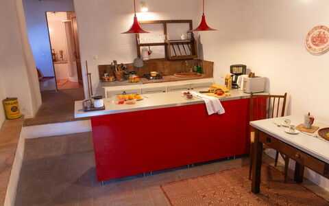 La Miccia: Möbel, Flooring, Interior Design, Küche, Countertop, Beleuchtung, Fussboden, Cabinetry, Zimmer, Küchengerät