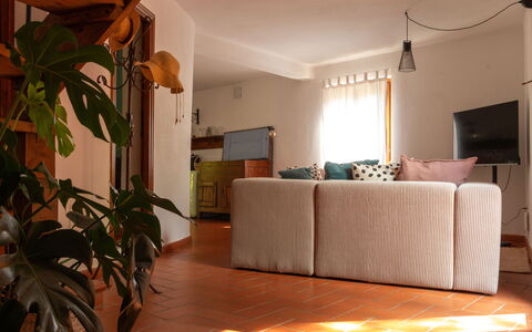 Podere Il Doccio: Möbel, Interior Design, Flooring, Fussboden, Wand, Holz, Couch, Zimmer, Wohnzimmer, Beleuchtung