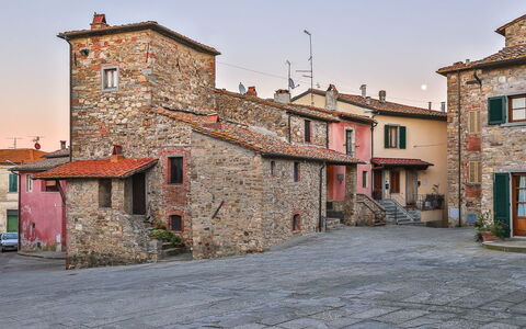 Casa Di Vignolo: \Stadt, Nachbarschaft, Eigentum, Strasse, Gebäude, Himmel, Menschliche Siedlung, Dorf, Haus, Strasse