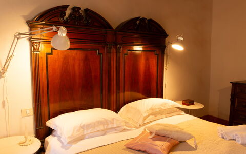 Casa Di Vignolo: Bett, Schlafzimmer, Bettdecke, Interior Design, Möbel, Bedding, Bettrahmen, Zimmer, Linens, Fussboden