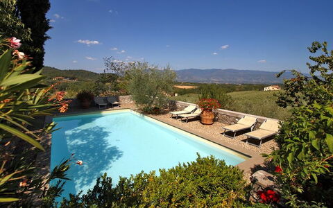 Villa Stolli: Schwimmbad, Eigentum, Haus, Grundeigentum, Urlaub, Resort, Villa, Gebäude, Himmel, Estate