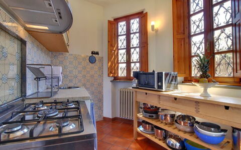 Villa Stolli: Zimmer, Eigentum, Countertop, Küche, Gebäude, Möbel, Cabinetry, Interior Design, Haus, Zuhause