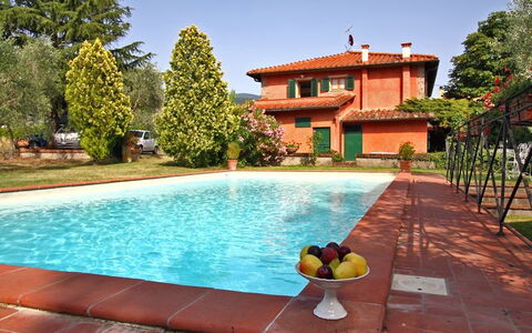 Villa Acacia: Schwimmbad, Eigentum, Gebäude, Haus, Grundeigentum, Zuhause, Freizeit, Estate, Hinterhof, Villa