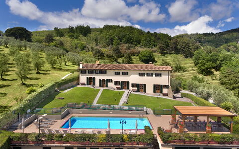 Sughera Villa: Eigentum, Estate, Natürliche Landschaft, Gebäude, Bergstation, Haus, Villa, Schwimmbad, Die Architektur, Grundeigentum