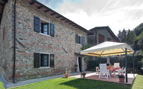 Il Palazzetto: Eigentum, Haus, Zuhause, Gebäude, Hütte, Grundeigentum, Dach, Bauernhaus, Fassade, Abstellgleis