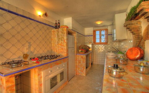 Villa Ardene: Eigentum, Zimmer, Gebäude, Fliese, Interior Design, Fussboden, Küche, Haus, Möbel, Grundeigentum