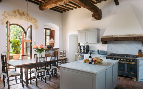 Villa Le Corti: Interior Design, Möbel, Wand, Flooring, Küche, Beleuchtung, Decke, Zuhause, Countertop, Fussboden