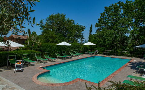 Villa Il Prato: Gartenmöbel, Möbel, Schwimmbad, Resort, Schatten, Sonnenliege, Regenschirm, Tisch Im Freien, Garten, Eco Hotel