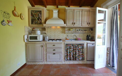 Villa San Rocco: Cabinetry, Countertop, Holz, Küche, Interior Design, Schublade, Küchengerät, Fussboden, Haushaltsgerät, Holzbeize