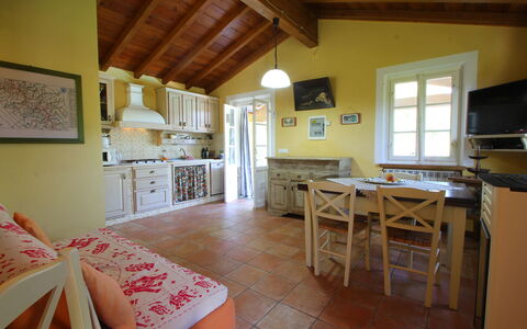 Villa San Rocco: Möbel, Fenster, Tabelle, Holz, Interior Design, Bilderrahmen, Gebäude, Flooring, Fussboden, Cabinetry