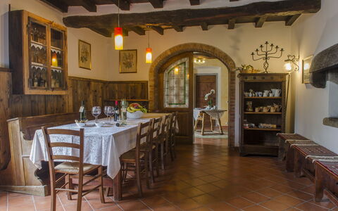 Villa Flora: Eigentum, Gebäude, Zimmer, Möbel, Interior Design, Esszimmer, Grundeigentum, Tabelle, Restaurant, Decke
